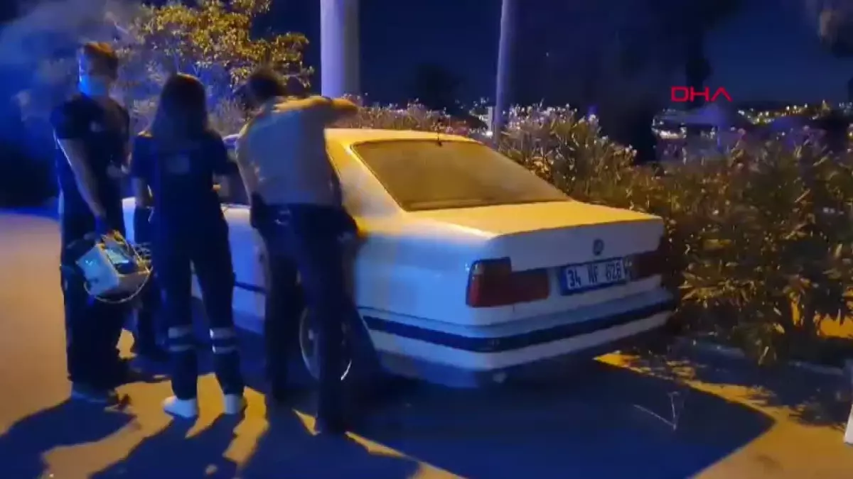Bodrum\'da park halindeki otomobilde erkek cesedi bulundu