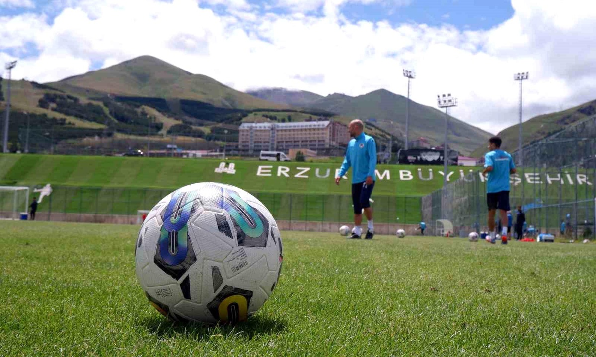 Erzurum Palandöken Dağı\'nda Futbol Takımlarının Gözde Kamp Merkezi