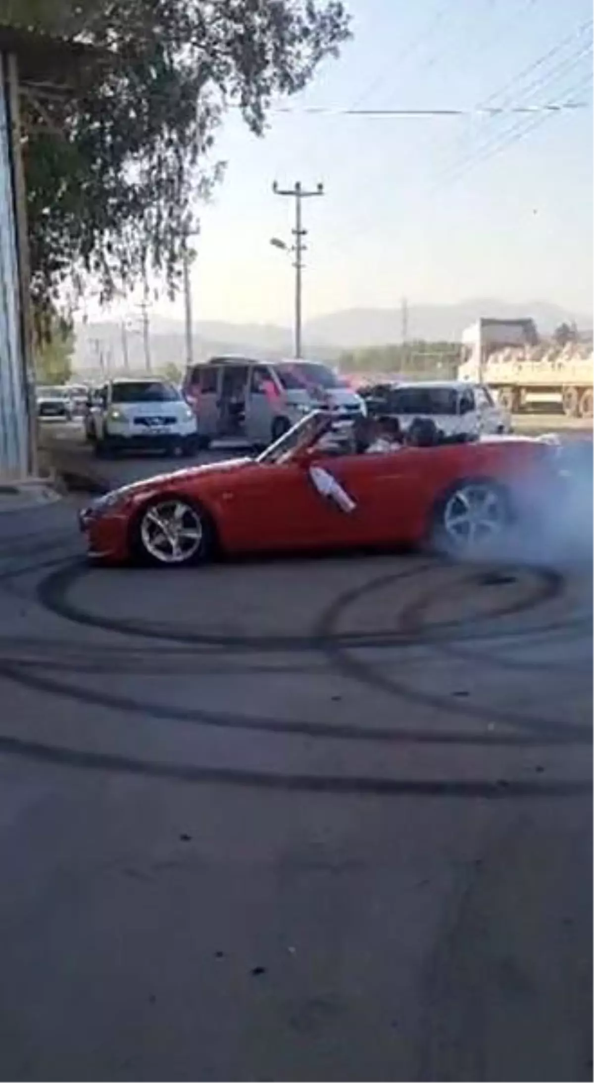 Antalya\'da Atlı Polis Birliği Önünde Drift Yapan Sürücüye Cezai İşlem