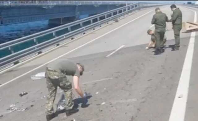 Putin'den Kırım Köprüsü ile ilgili ilk sözler: Kiev rejiminin terör saldırısı, elbette yanıt gelecek Putin'den Kırım Köprüsü ile ilgili ilk sözler: Kiev rejiminin terör saldırısı, elbette yanıt gelecek