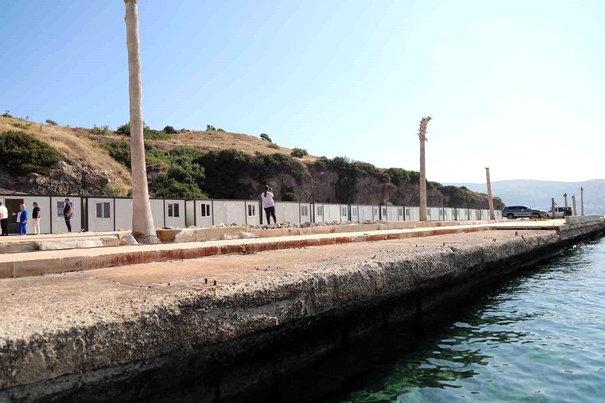 Bodrum Belediyesi, Deniz Kenarına Yerleştirilen Konteynerleri Kaldırdı