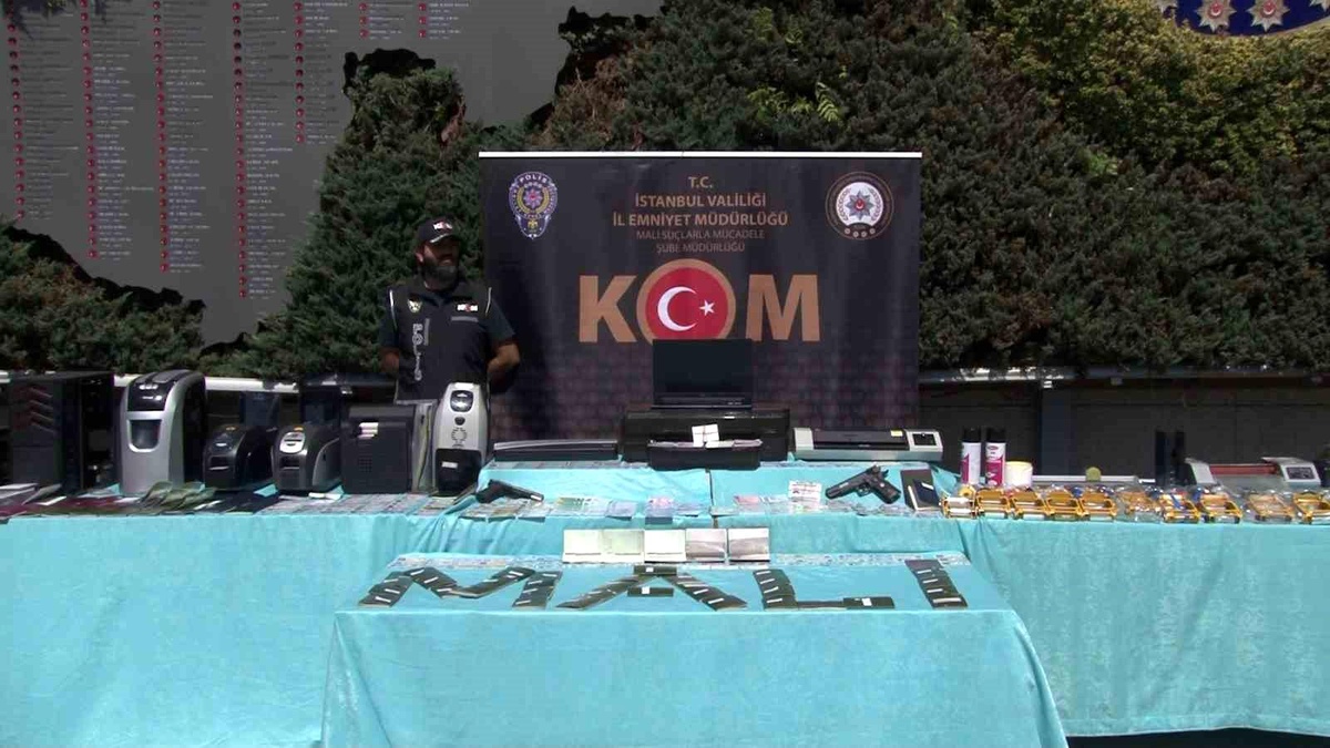 İstanbul\'da Sahte Belgeler Operasyonu: 8 Şüpheli Yakalandı