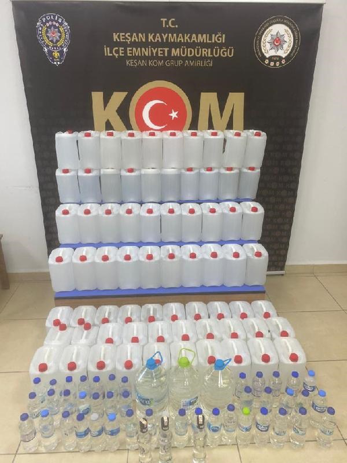 Keşan\'da Sahte Rakı Operasyonu: 387 Litre Sahte Rakı Ele Geçirildi