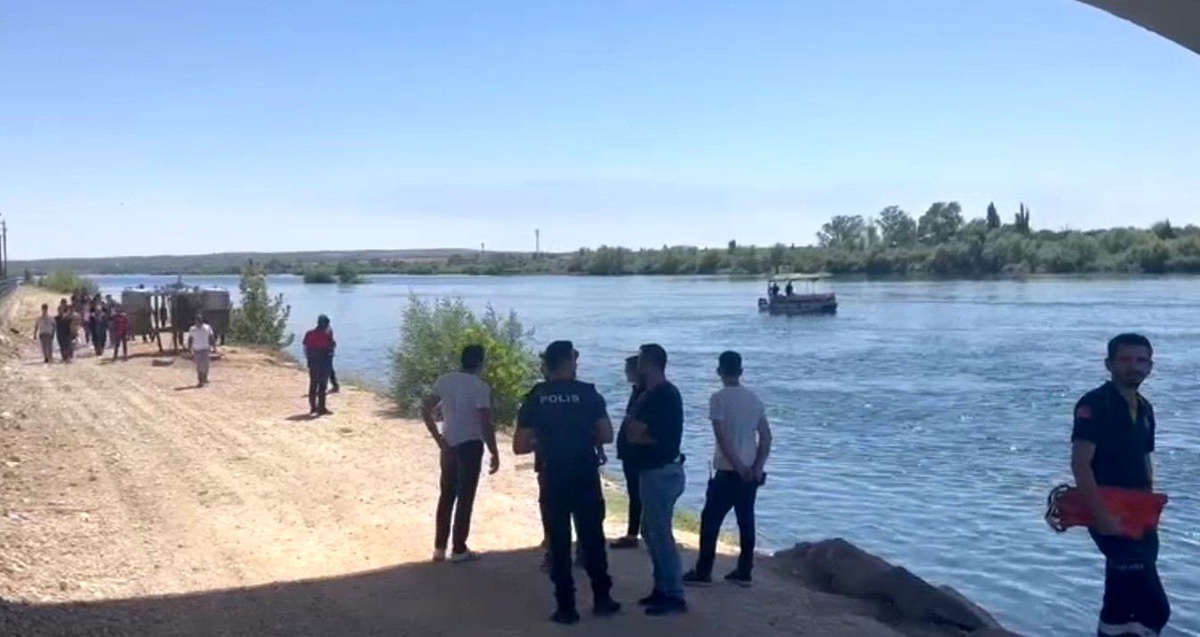 Şanlıurfa\'da Nehirde Serinlemek İsterken Kaybolan Kardeşler