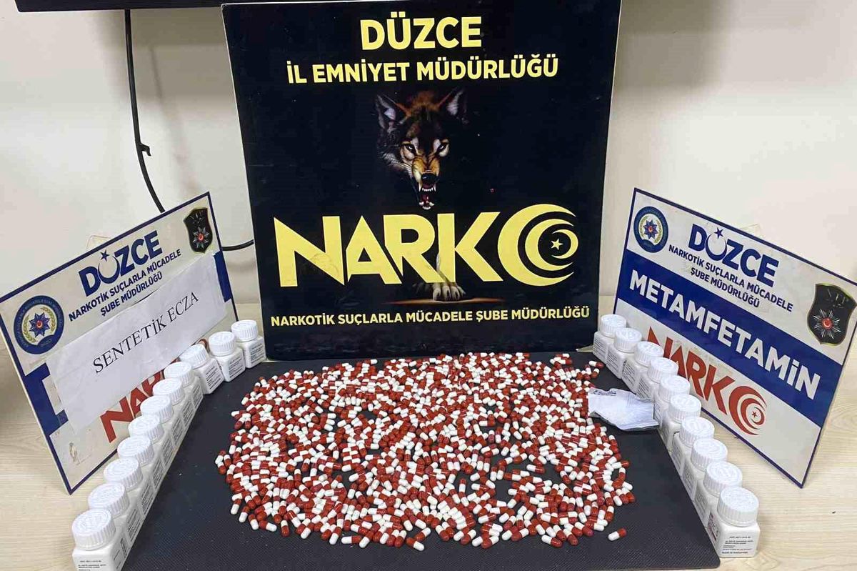 Düzce\'de Şüpheli Araçta Uyuşturucu Ele Geçirildi