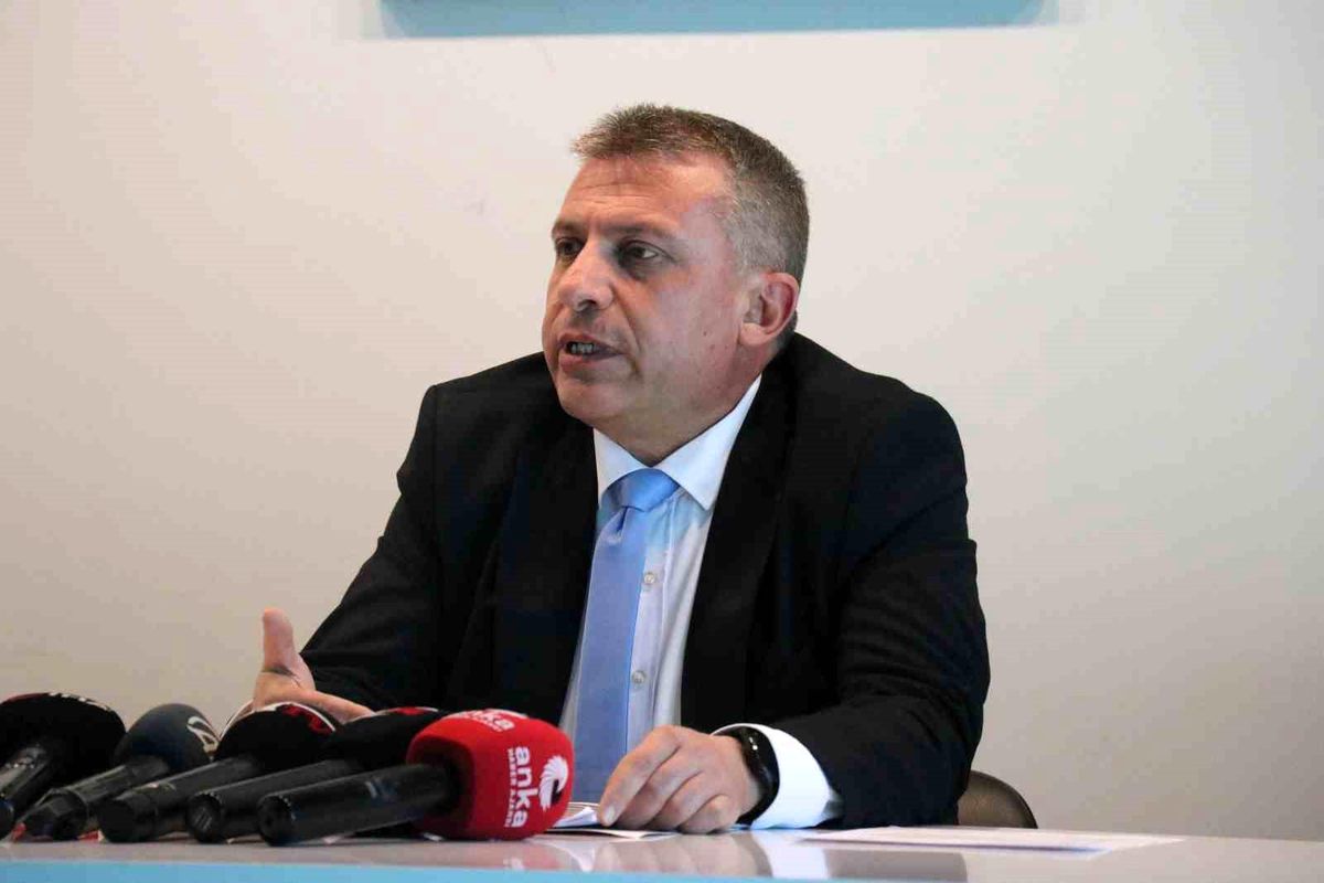 CHP Genel Merkezi\'ne slogan atanların görüntüleri ve şikayet dilekçeleri partiye iletildi