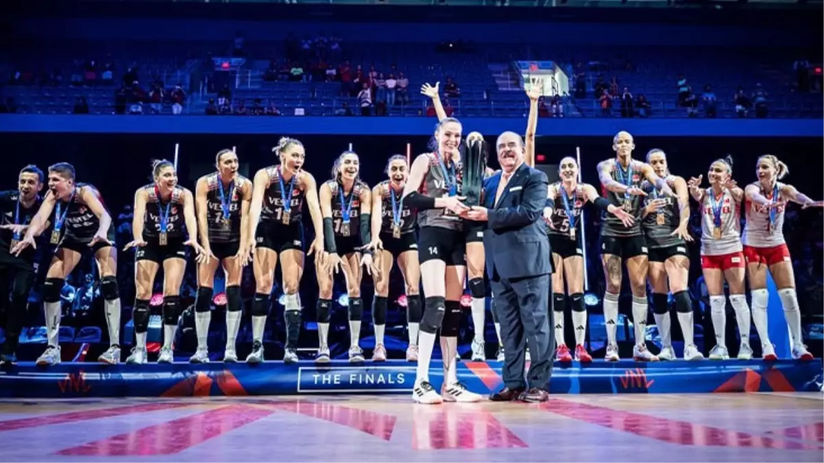 Tarih yazan A Milli Kadın Voleybol Takımı büyük gelirin sahibi oldu!