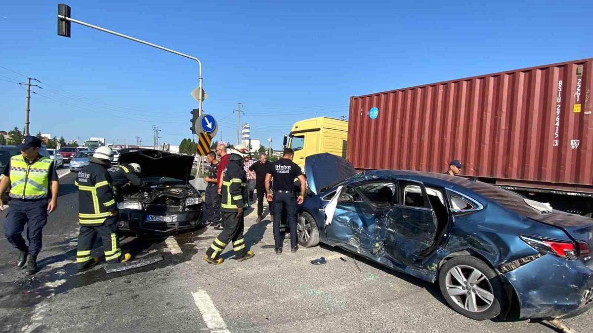 Tekirdağ\'da Zincirleme Kaza: 4 Kişi Yaralandı