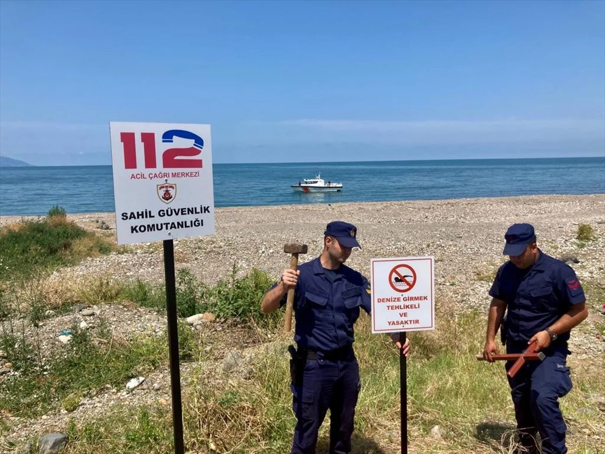Trabzon\'da Sahil Güvenlik, Boğulma Vakalarına Karşı Uyarıcı Levhalar Koydu