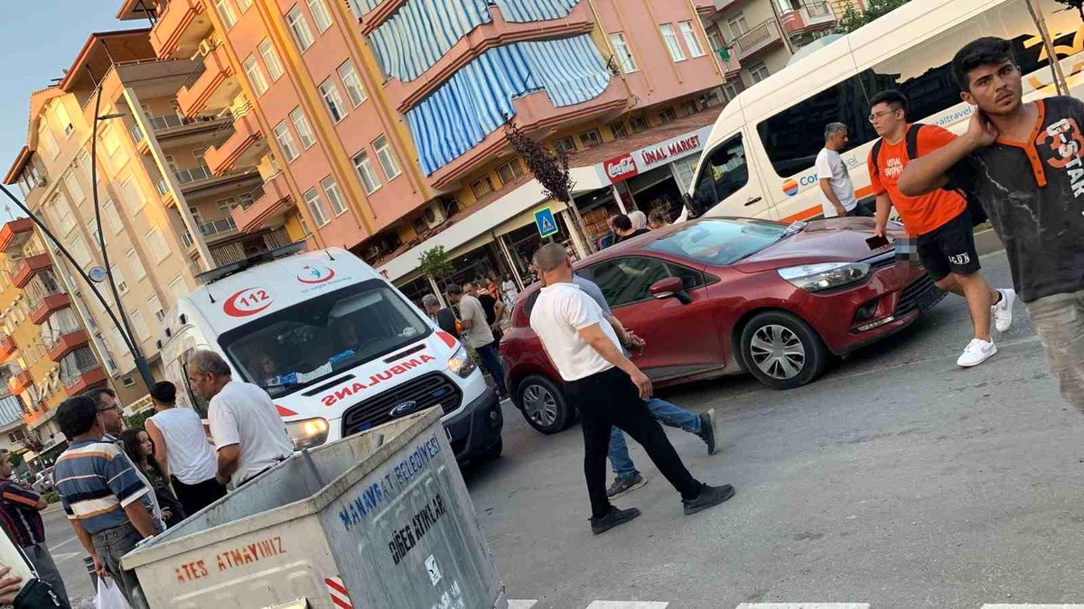 Antalya\'da Bisiklet Sürücüsüne Otomobil Çarptı