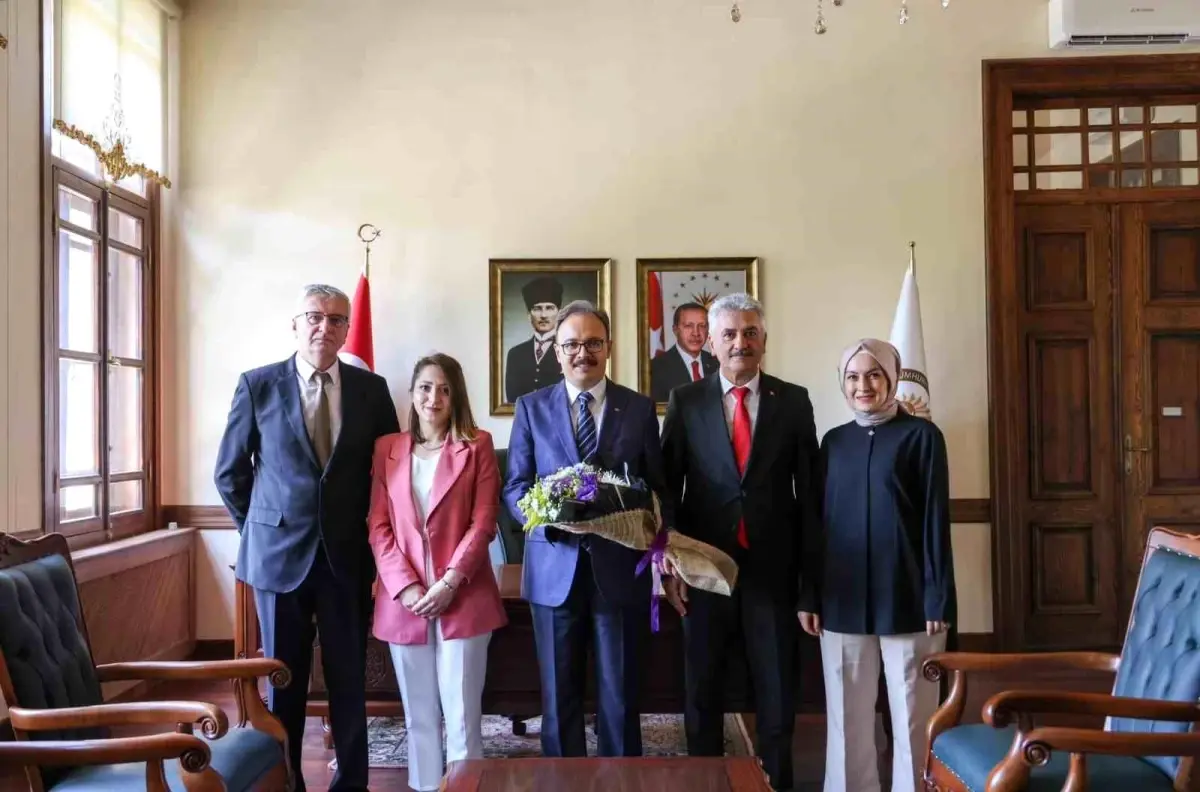 Bilecik Valisi Dr. Kemal Kızılkaya, Nüfus Müdürlüğü çalışanlarını kabul etti