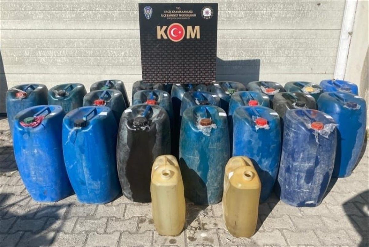 Van'da Gerçekleştirilen Operasyonlarda Tarihi Eser ve Kaçak Malzeme Ele Geçirildi