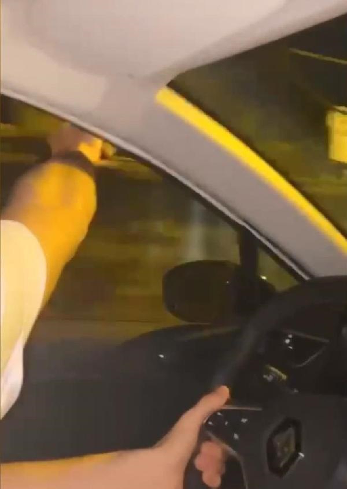 Zeytinburnu\'nda Sürücü Havaya Ateş Etti