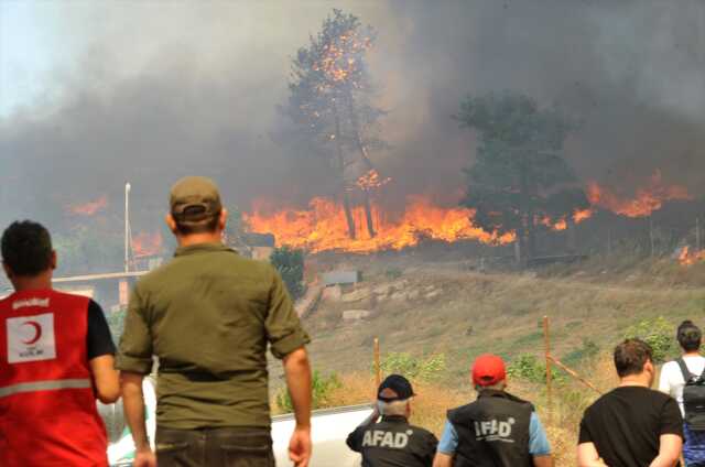 3 gündür orman yangınıyla mücadele eden Çanakkale havadan görüntülendi! Yemyeşil alanlar griye döndü 3 gündür orman yangınıyla mücadele eden Çanakkale havadan görüntülendi! Yemyeşil alanlar griye döndü