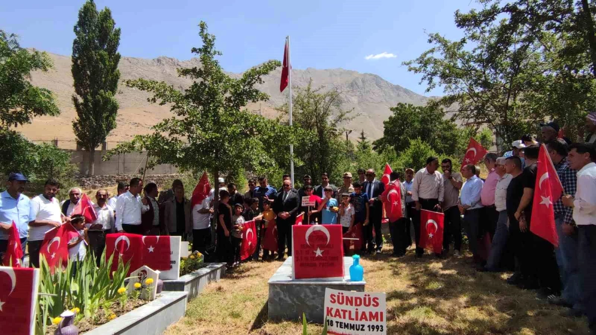 Van\'ın Bahçesaray ilçesinde PKK\'nın 30 yıl önce şehit ettiği 14\'ü çocuk 24 kişi anıldı
