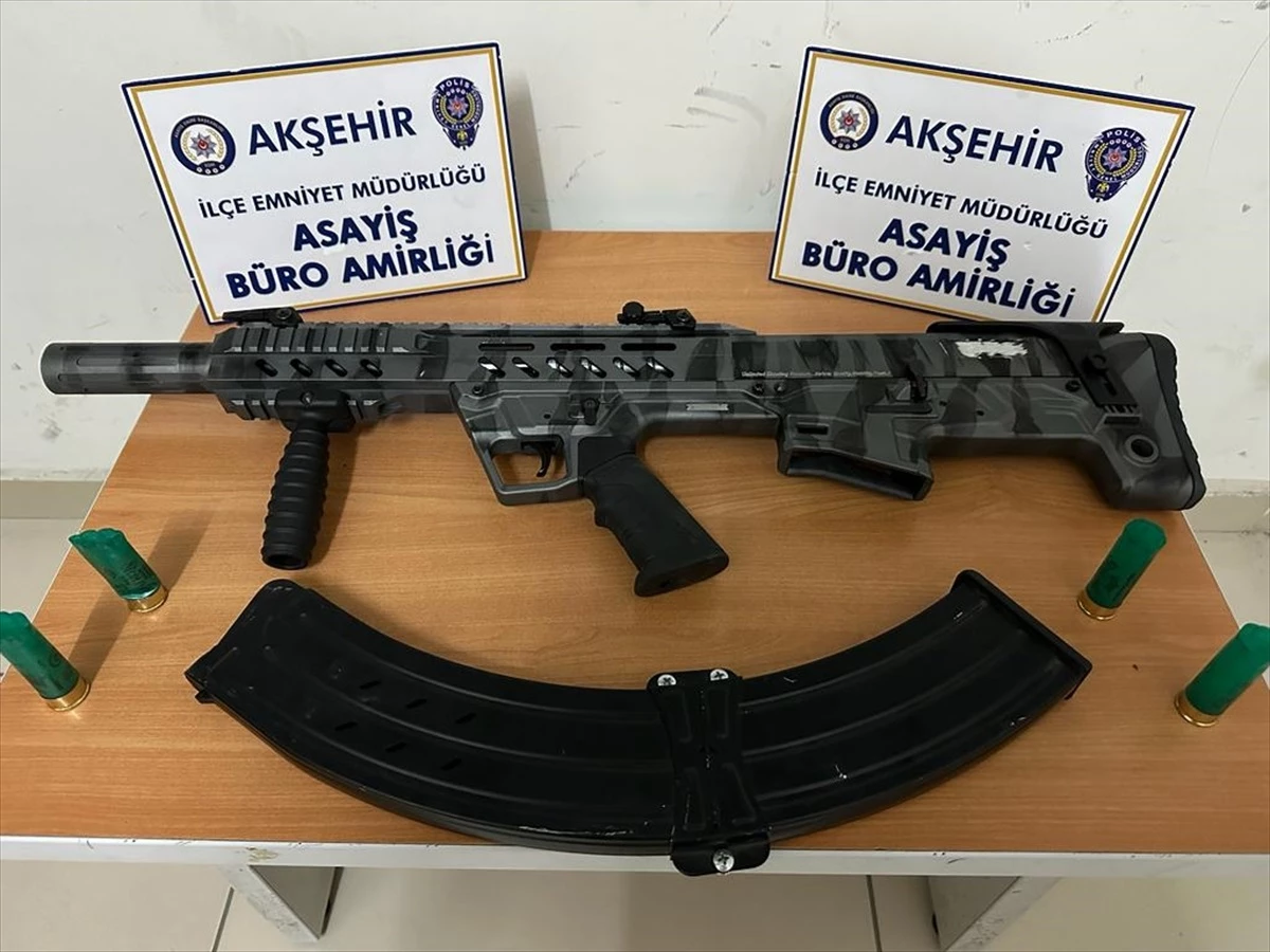 Akşehir\'de Ruhsatsız Av Tüfeğiyle Havaya Ateş Açan Alkollü Sürücü Gözaltına Alındı