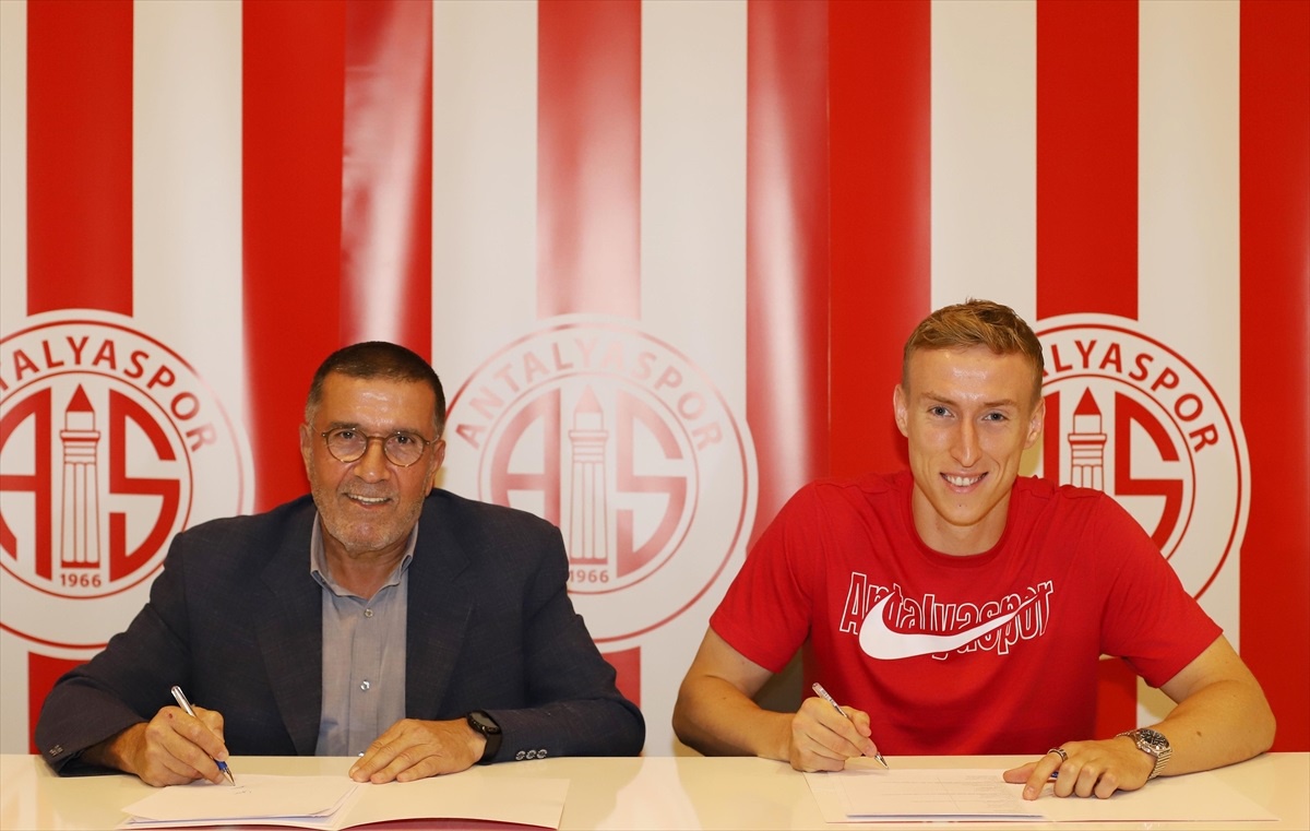 Fraport TAV Antalyaspor, Adam Buksa ile sözleşme imzaladı