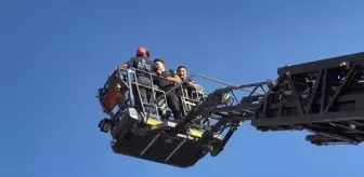 Avcılar'da Evinden Eşyaları Balkondan Atan Kadın Zor Anlar Yaşattı