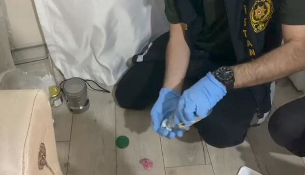 Bağcılar\'da Uyuşturucu Operasyonu: 1 Kilo 456 Gram Uyuşturucu Ele Geçirildi