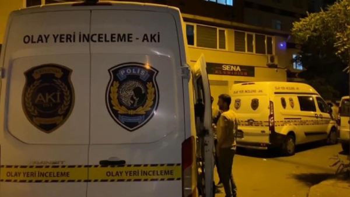 Beyoğlu\'nda bir binanın bahçesinde patlama