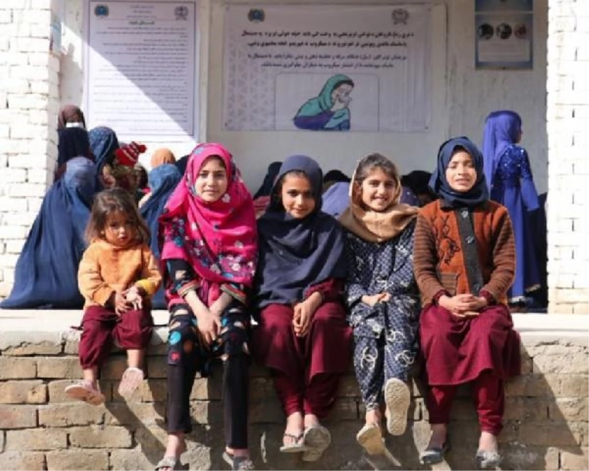 Taliban, Afganistan\'da Kadın Haklarını Kısıtlamaya Devam Ediyor