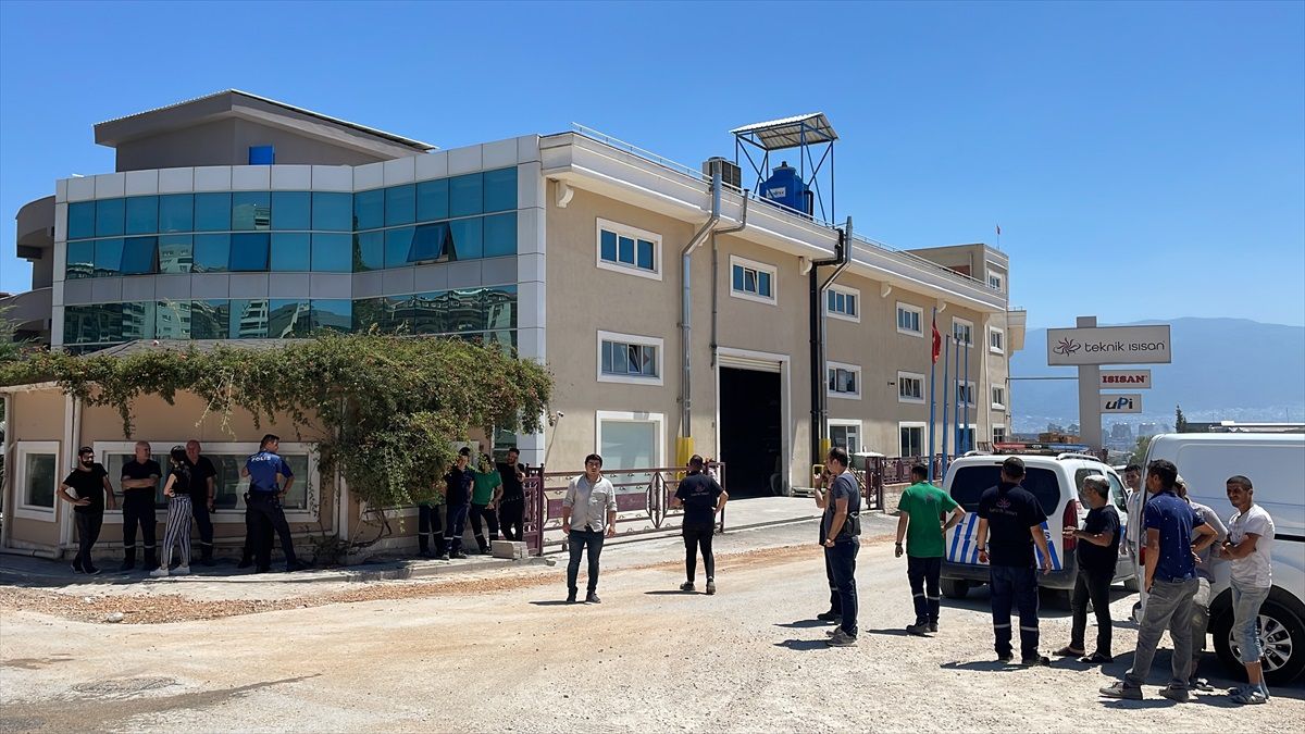 Bursa\'da Fabrika Yangınında 3 İşçi Dumandan Etkilendi