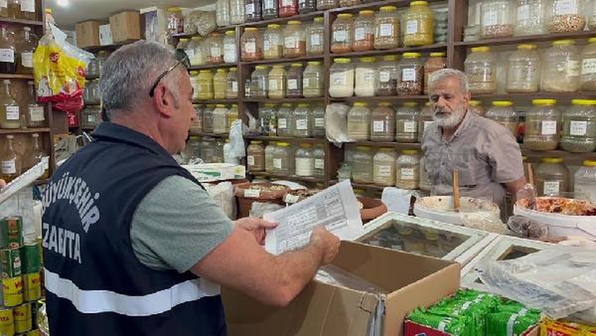Bursa\'da Yabancı Uyruklu Kişilerin Yoğun Olduğu Mahallelerde Denetim Yapıldı
