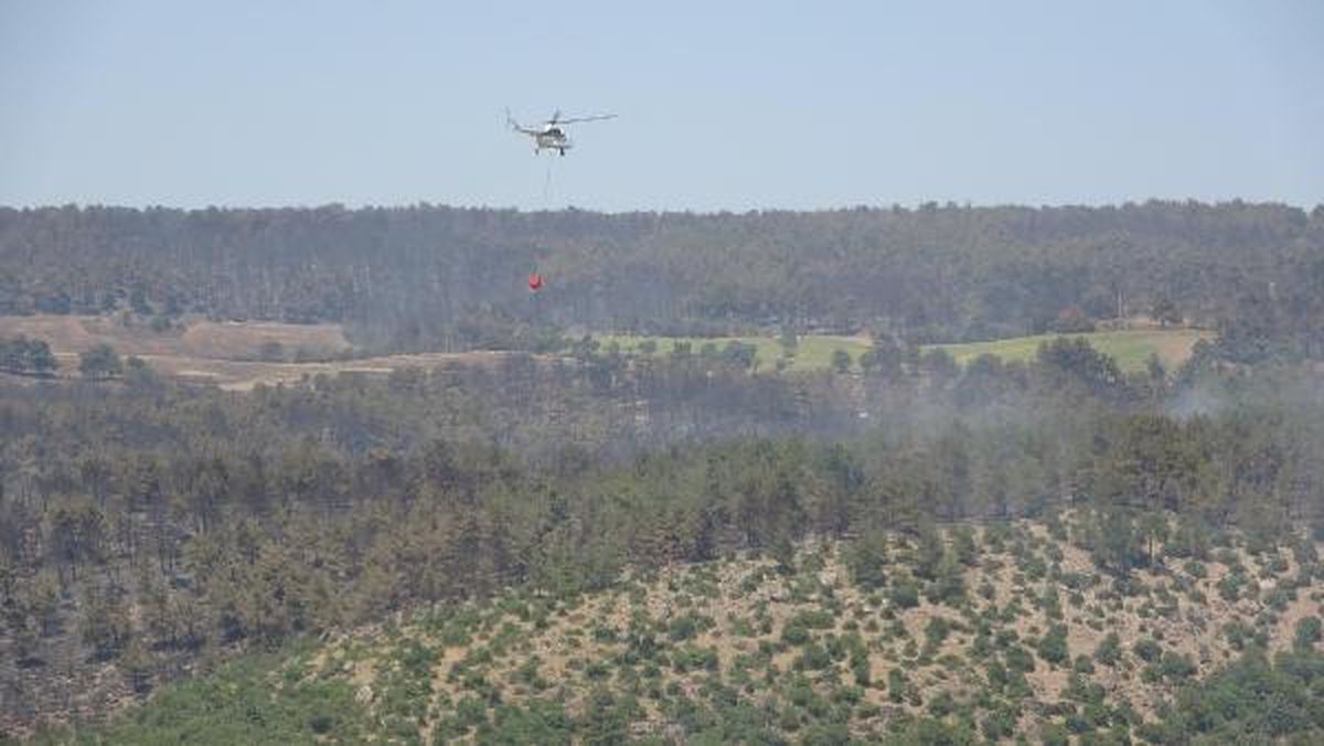 Çanakkale\'deki Orman Yangınına Askeri Helikopterler de Destek Veriyor