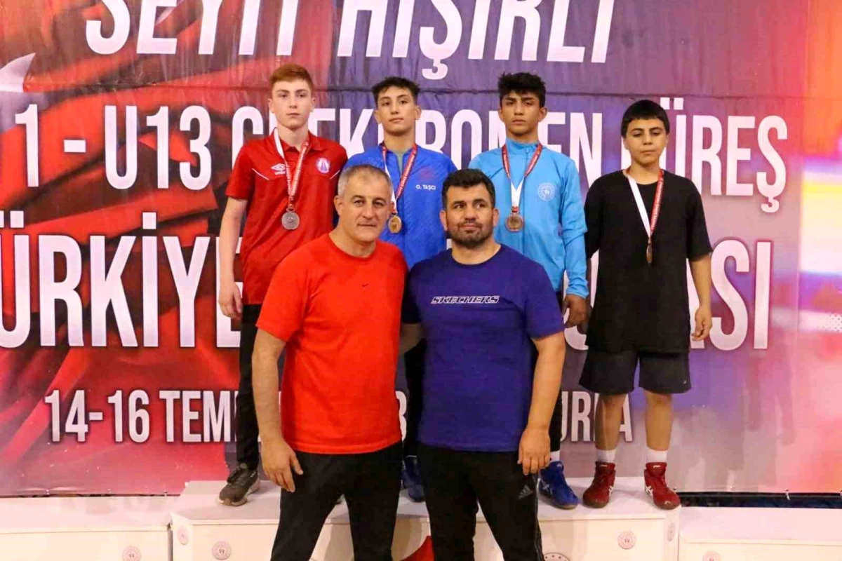 Çerkeşli Furkan Ilıca Türkiye Güreş Şampiyonasında ikinci oldu