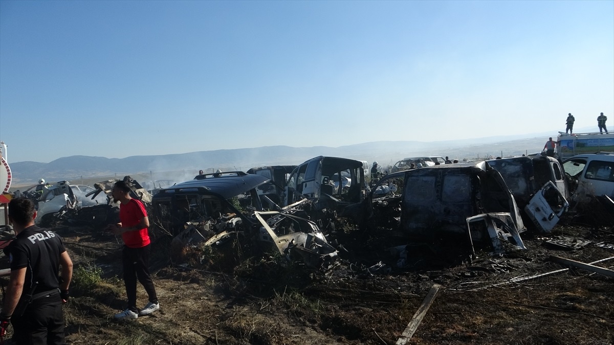 Çorum Sanayi Sitesi\'ndeki Yangın Söndürüldü