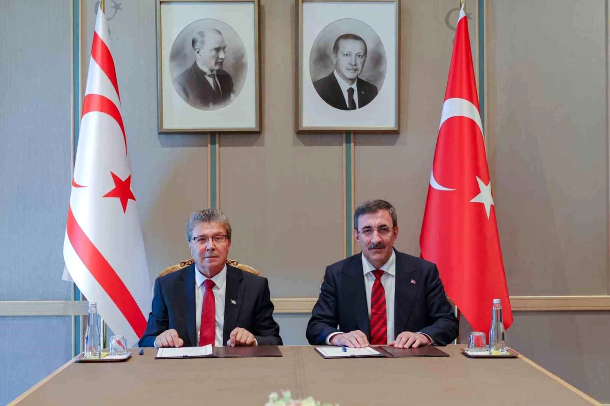 Cumhurbaşkanı Yardımcısı Cevdet Yılmaz, KKTC Başbakanı Ünal Üstel ile görüştü