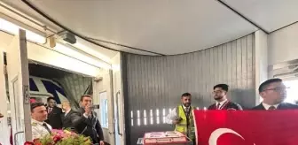 A Milli Kadın Voleybol Takımı Şampiyonluk Pastasıyla Karşılandı