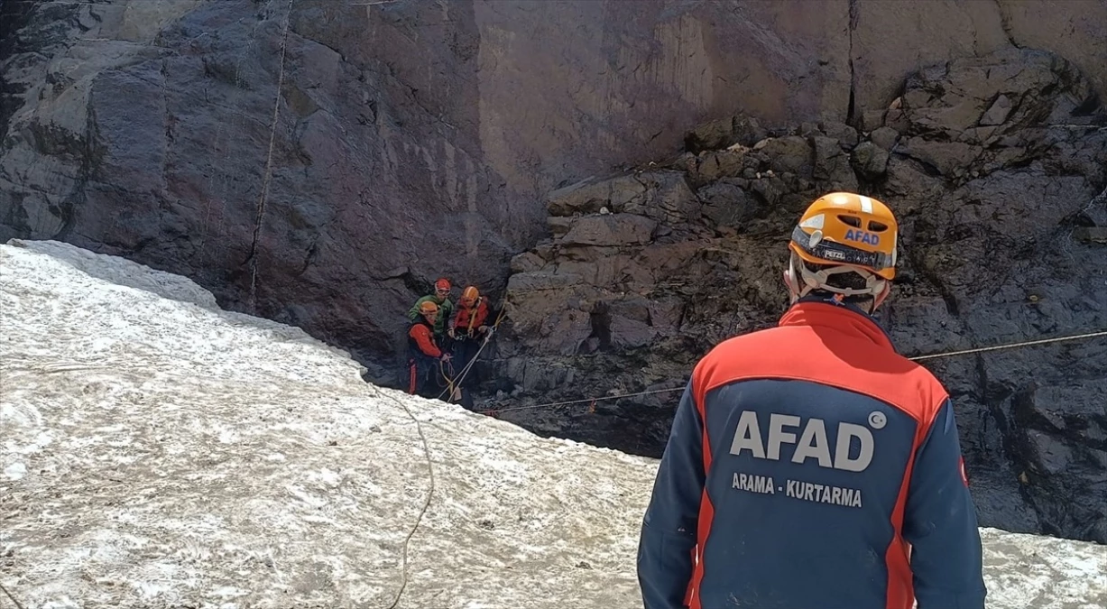 Hakkari\'deki Cilo Buzulları\'nda kaybolan öğretmenin cansız bedeni bulundu