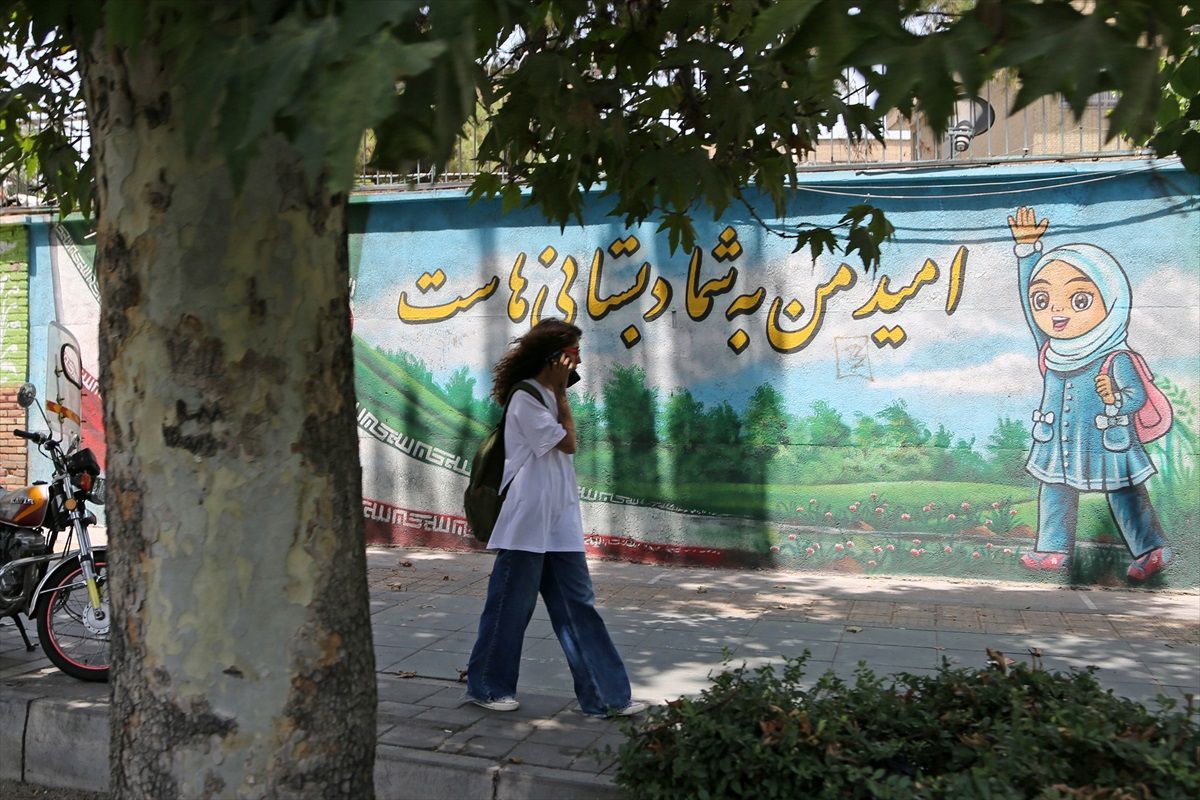 İran Savcıları Zorunlu Başörtüsü İhlalini Durdurmak İçin Görevlendirildi