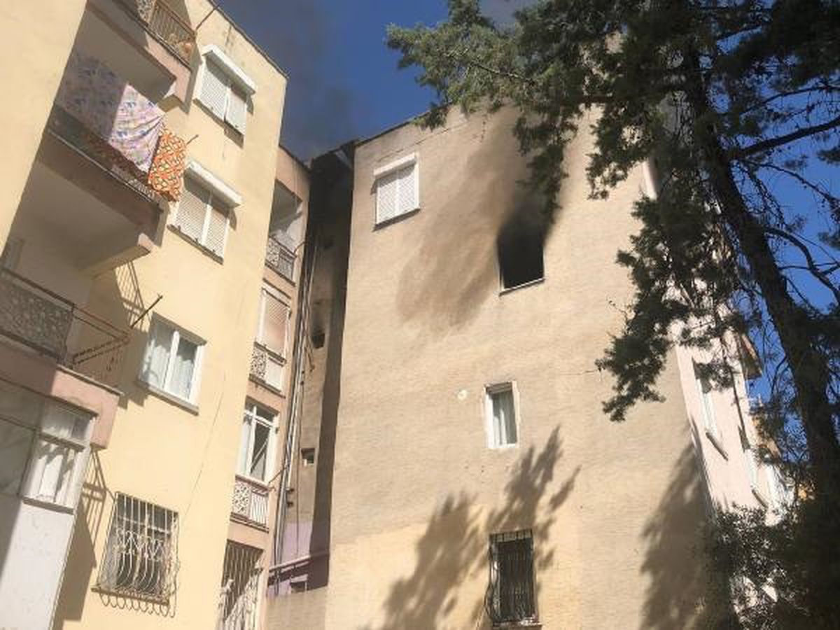 Antalya\'da çıkan yangında ev kullanılamaz hale geldi