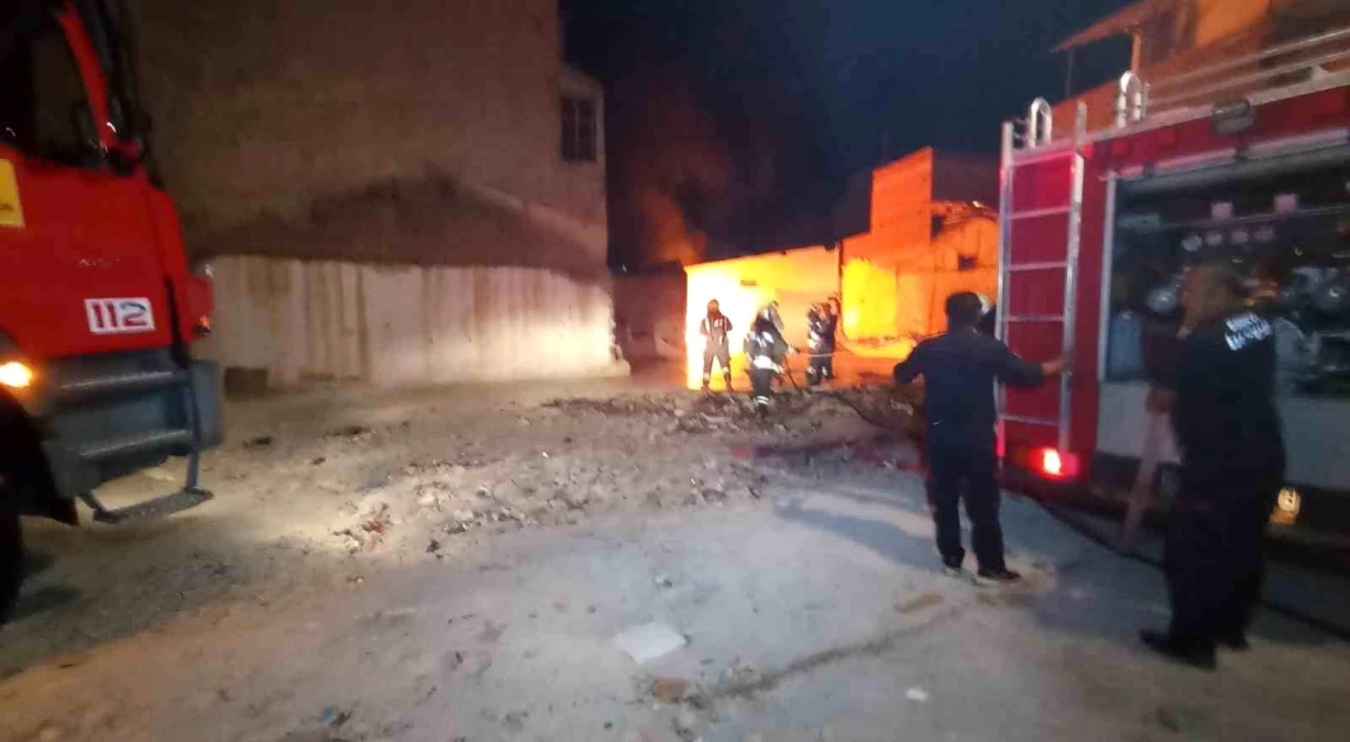 Konya\'da Kağıt Toplanan Depoda Çıkan Yangın Söndürüldü
