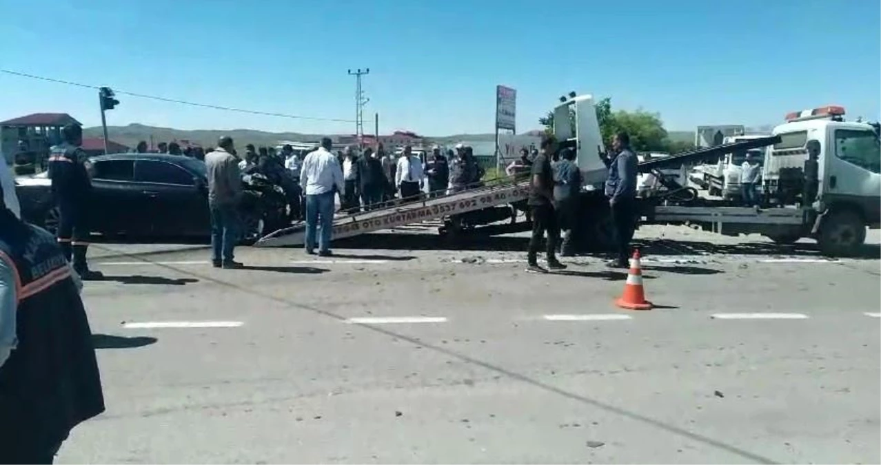 Erzurum Karayazı\'da Trafik Kazası: 3 Kişi Yaralandı