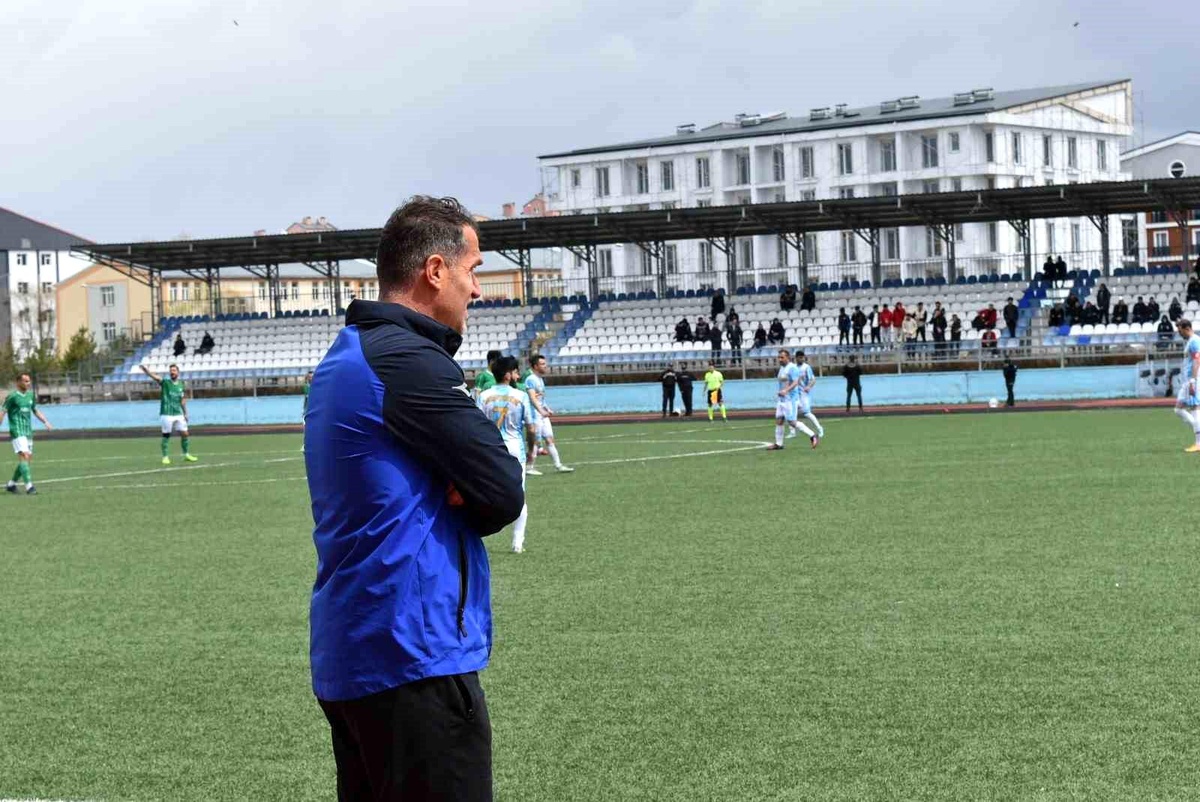 Kars 36 Spor, Orhan Tetik ile yeni sezonda devam edecek