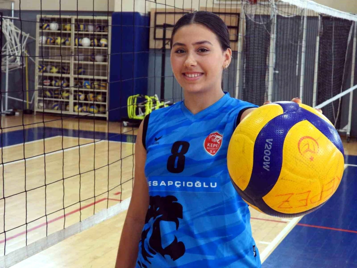 Kepez Belediyesi Spor Kulübü Voleybolcusu Şevval Budama İzmir Gelişim Koleji\'ne Transfer Oldu
