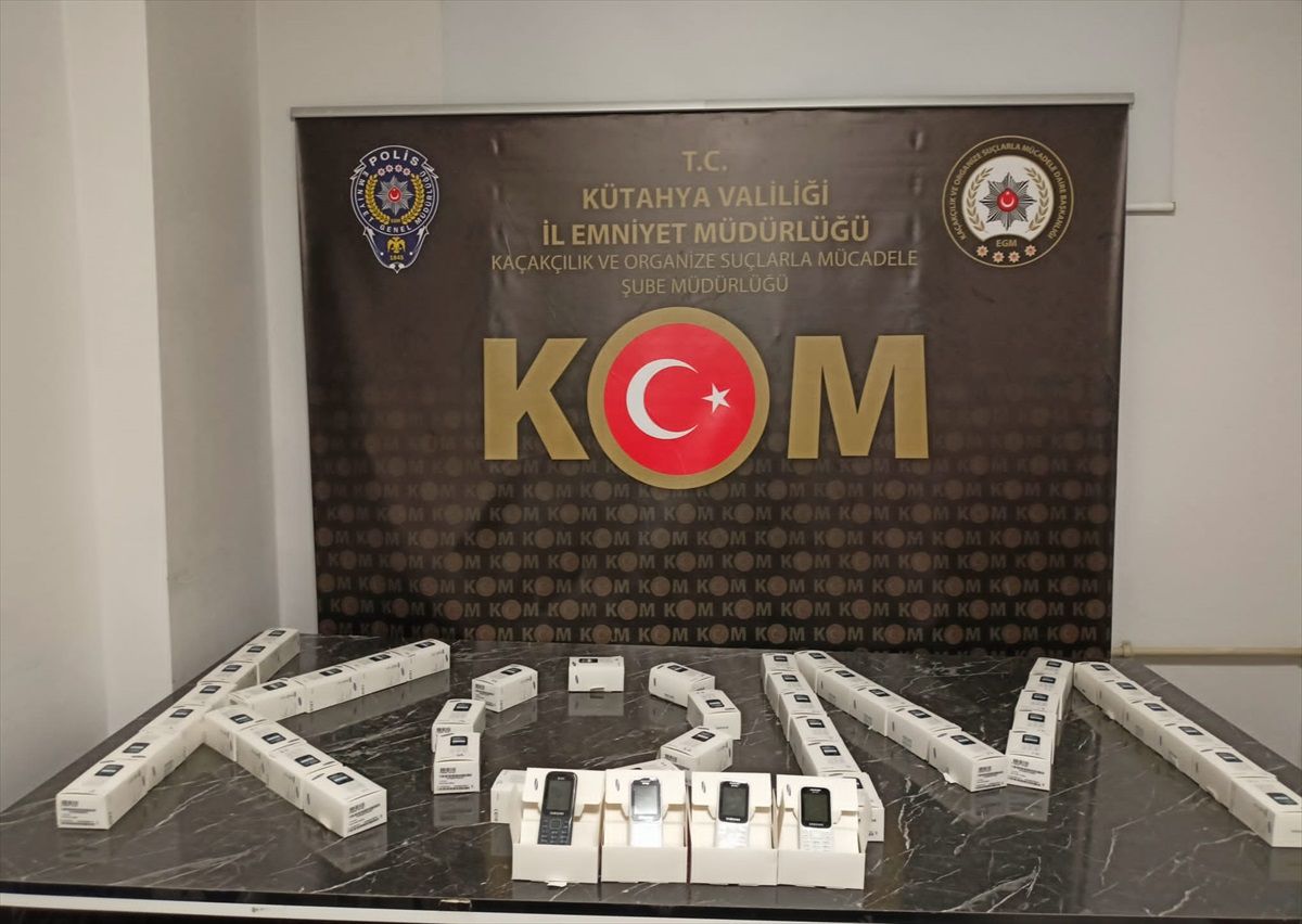 Kütahya\'da Gümrük Kaçağı Klonlanmış Cep Telefonları Operasyonu