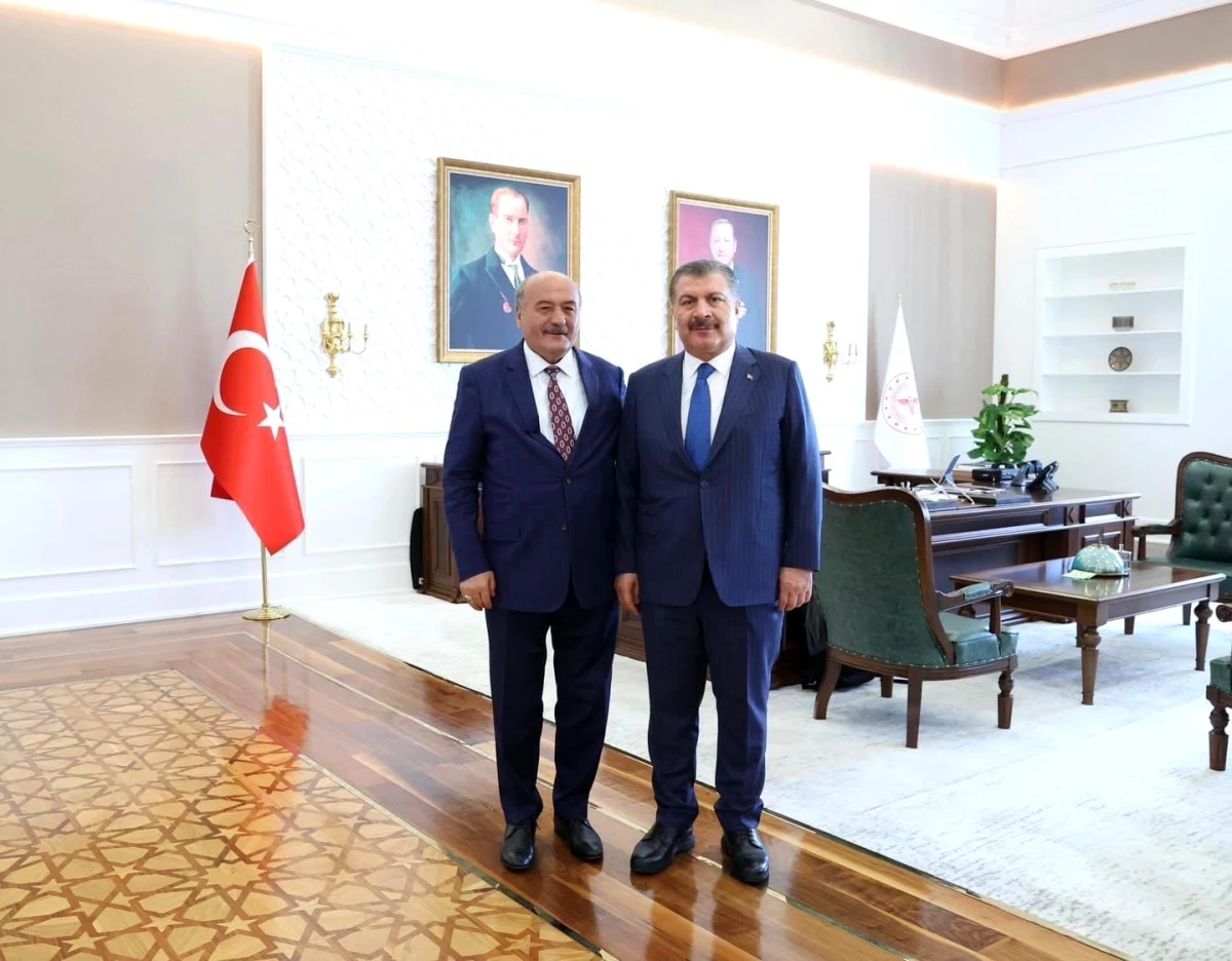 AK Parti Erzincan Milletvekili Süleyman Karaman, Sağlık Bakanı Fahrettin Koca\'yı ziyaret etti