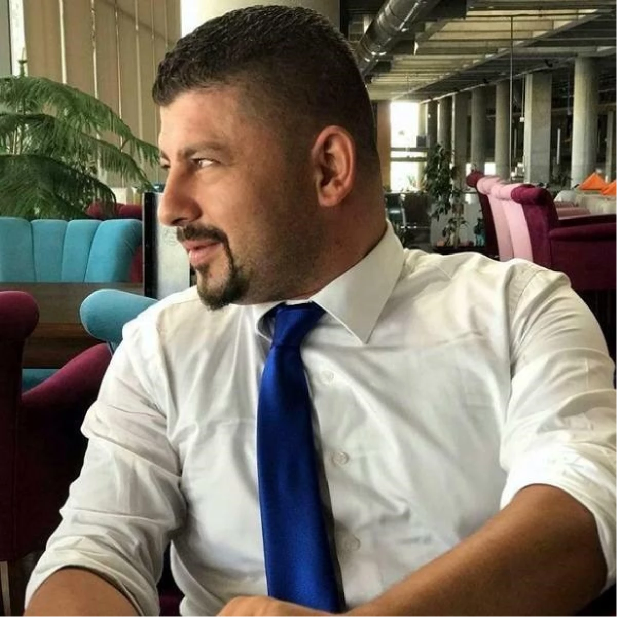 İstanbul Otoyolu\'nda Tartıştığı Avukatın Bacağını Kırdığı İddia Edilen Polis Memurunun Davası Düşürüldü