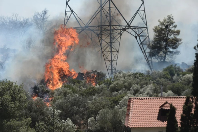 Yunanistan'daki yangın hala kontrol altına alınamadı! Son gelen görüntüler korkutucu
