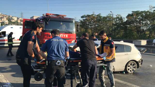 7 kişi bulunduğu otomobil önce bariyerlere, ardından kamyona çarptı! Hız göstergesi 140 kilometrede takılı kaldı 7 kişi bulunduğu otomobil önce bariyerlere, ardından kamyona çarptı! Hız göstergesi 140 kilometrede takılı kaldı