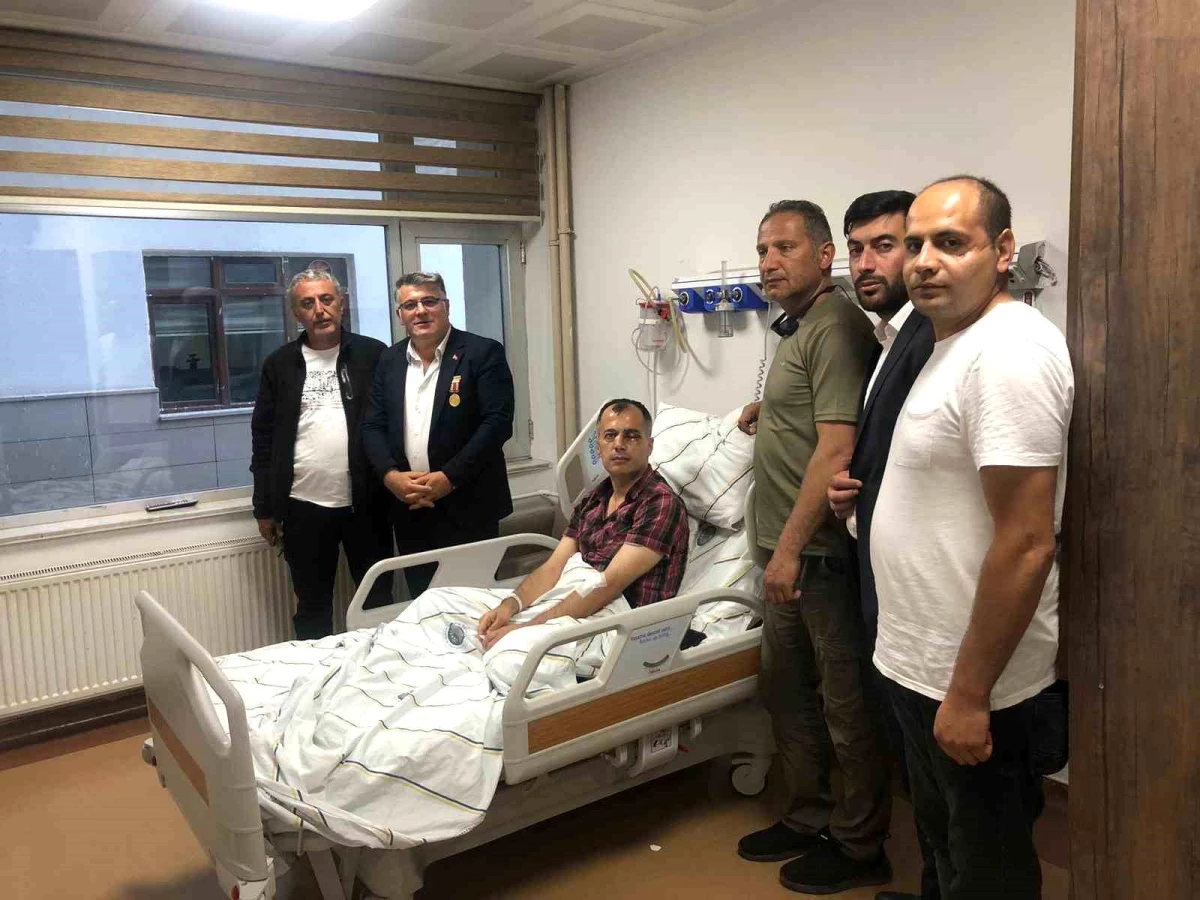 Harp Malulü Gaziler Derneği, yaralanan astsubayı ziyaret etti