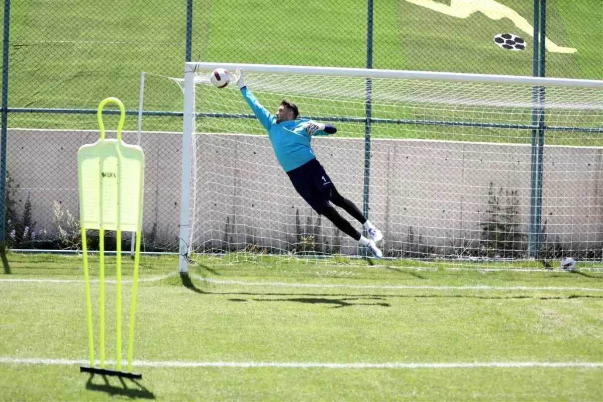 Corendon Alanyaspor Erzurum kampında çalışmalarına devam ediyor