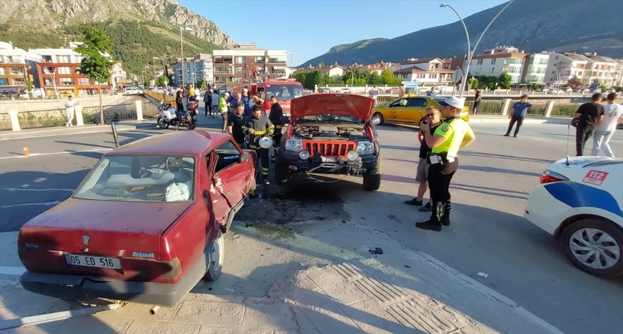 Amasya\'da otomobil ile cipin çarpışması sonucu 2 kişi yaralandı