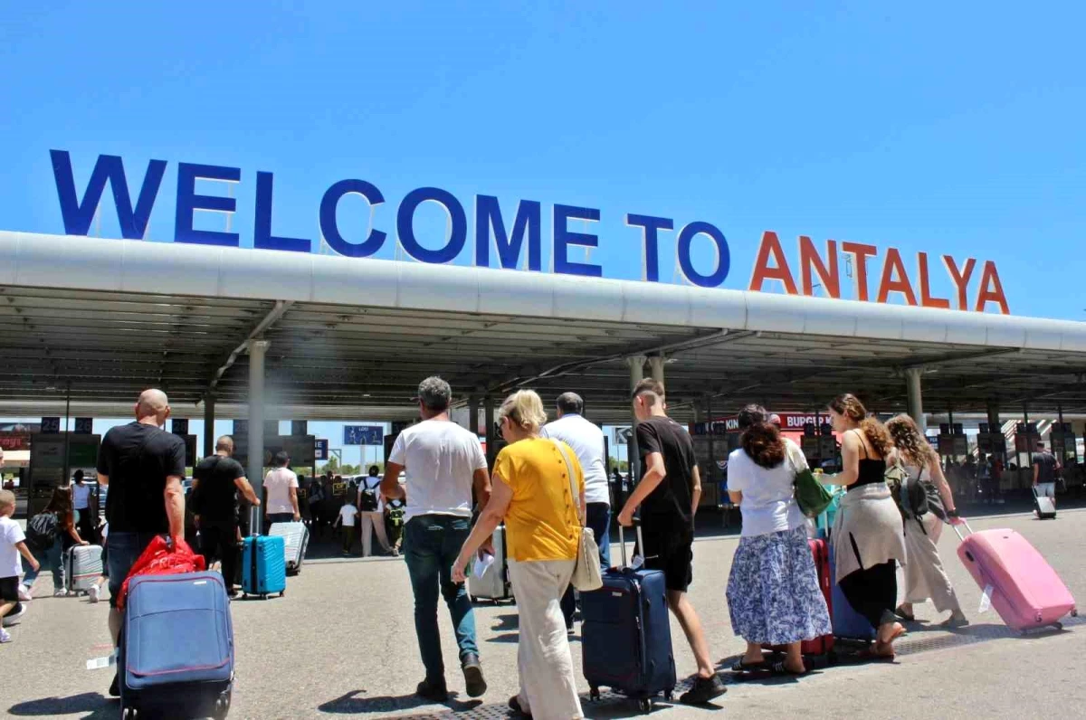 Antalya\'da Turist Sayısı 7 Milyonu Geçti