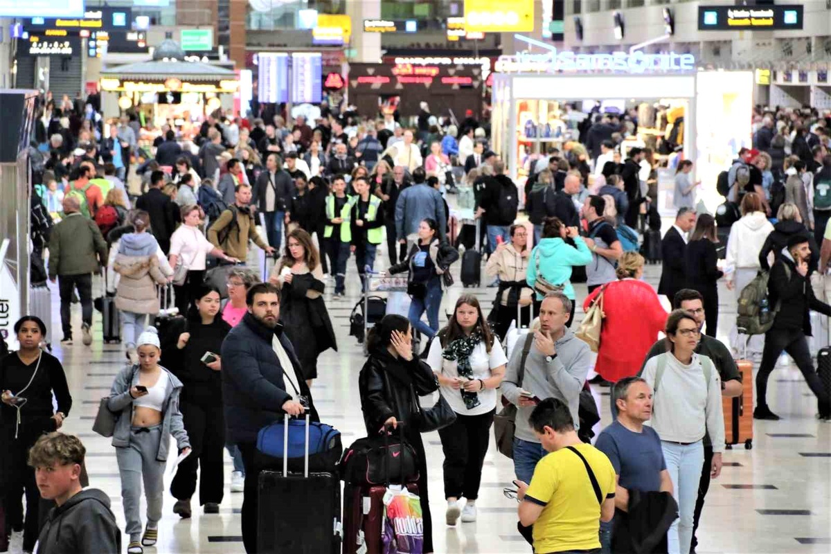 Antalya\'da Turist Sayısı 7 Milyonu Geçti