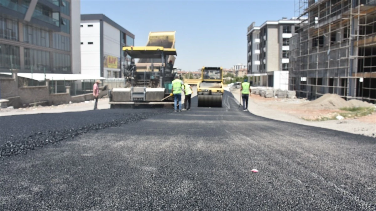 Diyarbakır Bağlar Belediyesi Yol ve Asfalt Çalışmalarını Sürdürüyor